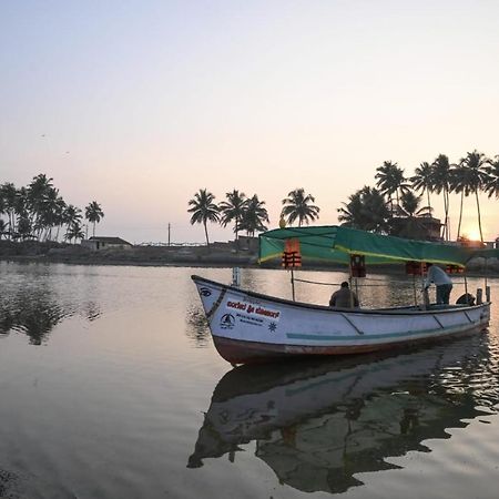 Reunion Ocean Tides Hotell Udupi Exteriör bild