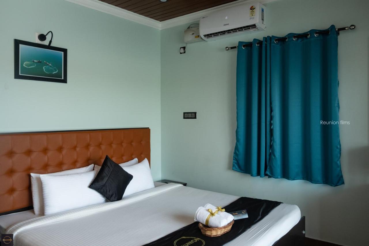 Reunion Ocean Tides Hotell Udupi Exteriör bild