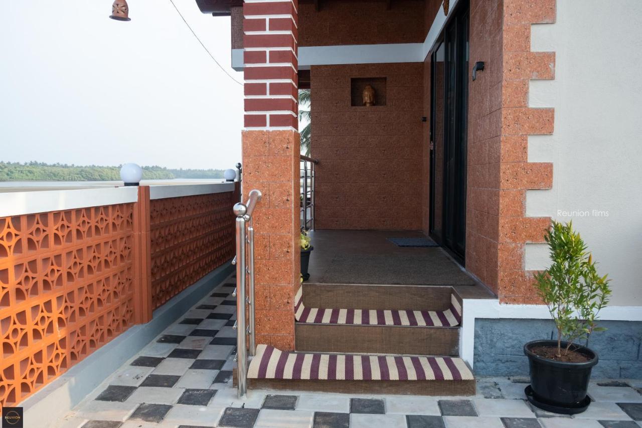 Reunion Ocean Tides Hotell Udupi Exteriör bild