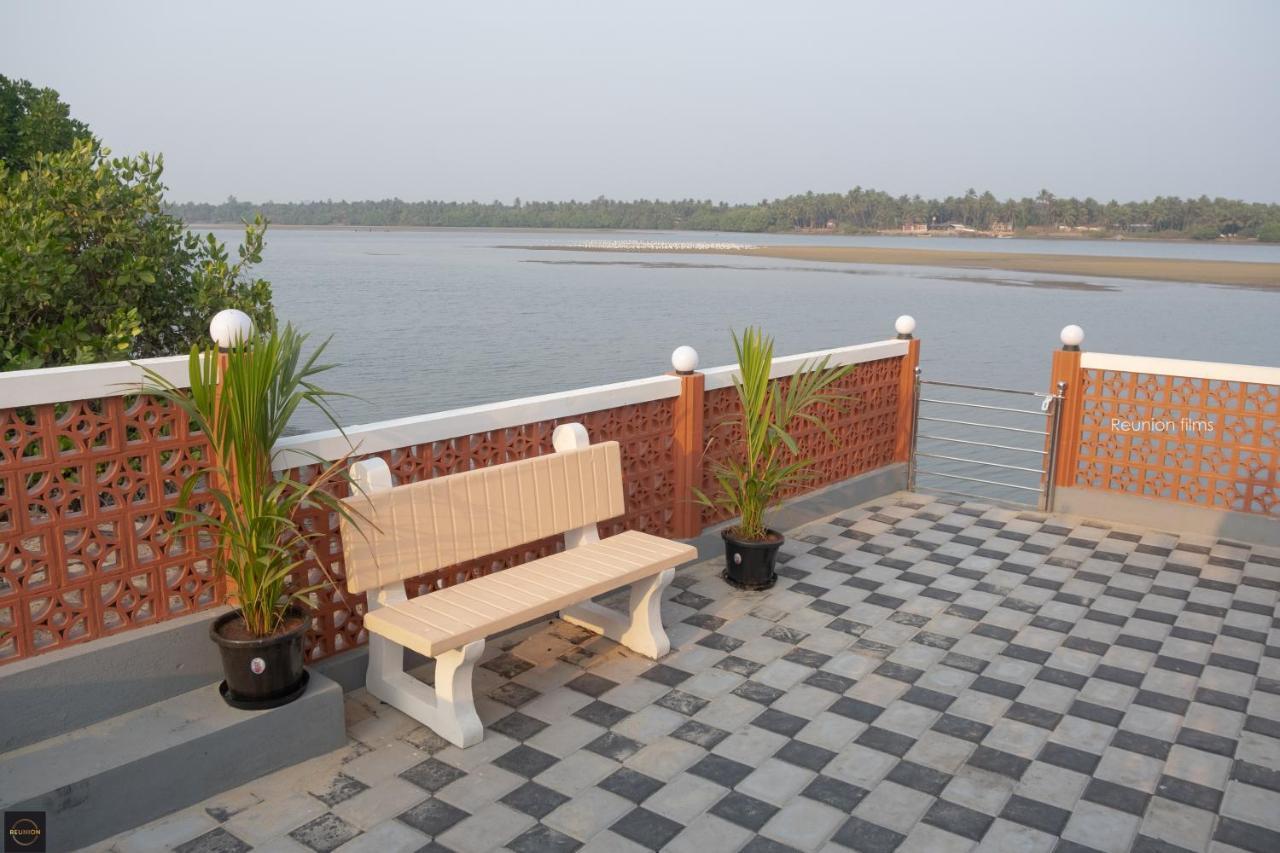 Reunion Ocean Tides Hotell Udupi Exteriör bild