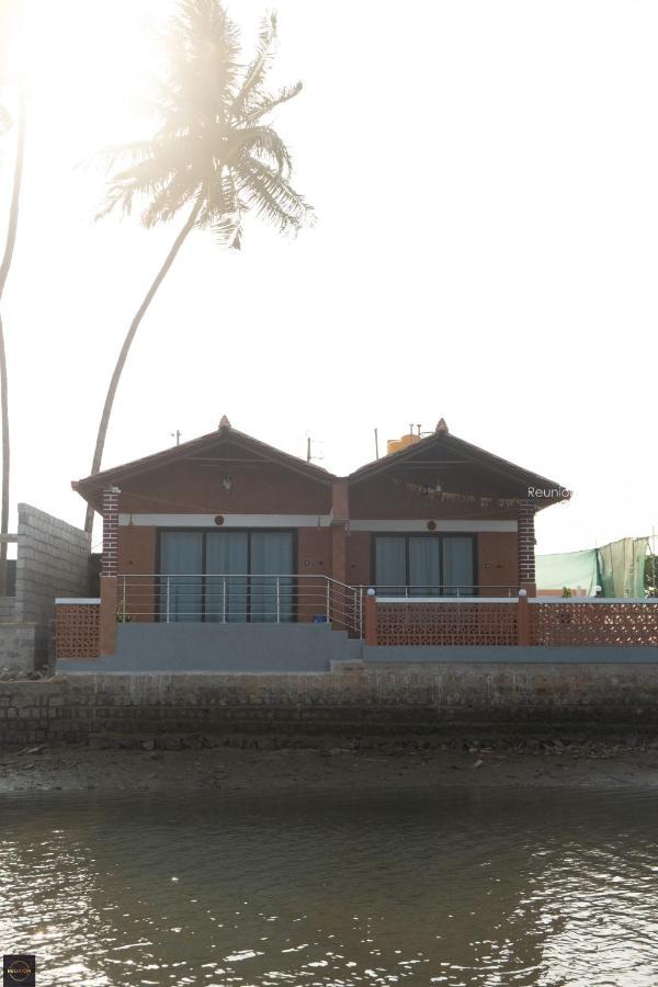 Reunion Ocean Tides Hotell Udupi Exteriör bild