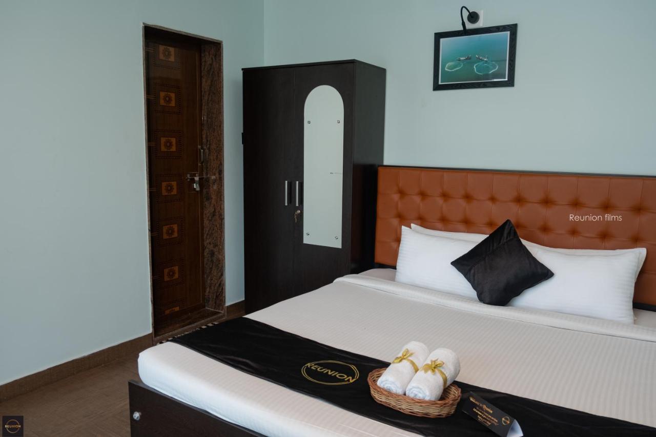 Reunion Ocean Tides Hotell Udupi Exteriör bild