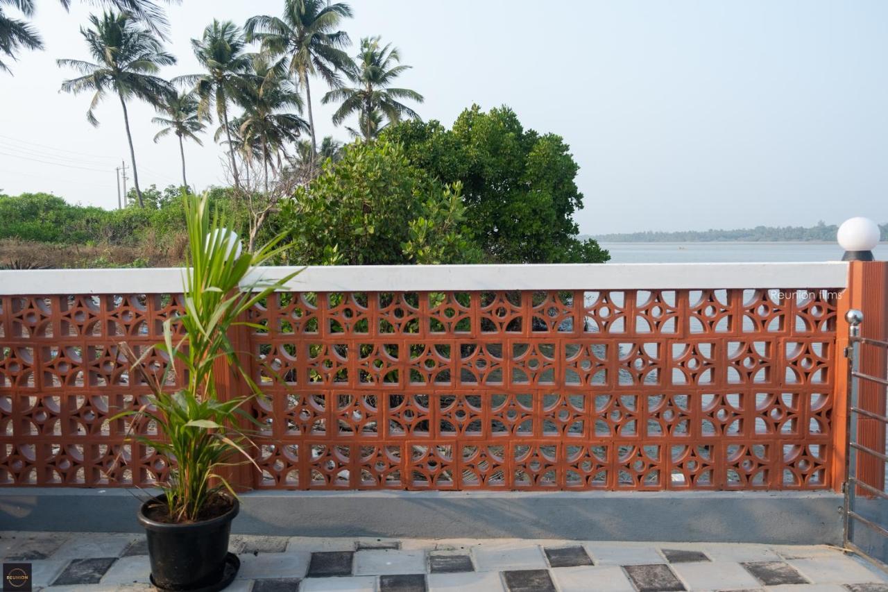 Reunion Ocean Tides Hotell Udupi Exteriör bild
