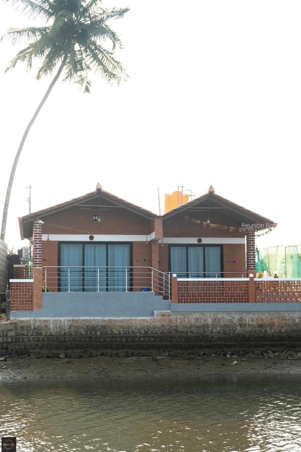 Reunion Ocean Tides Hotell Udupi Exteriör bild