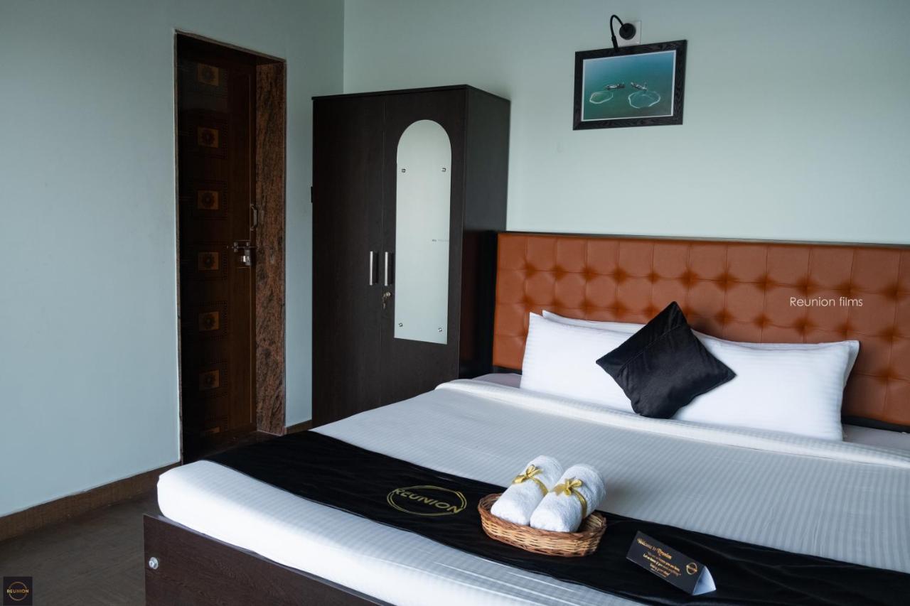 Reunion Ocean Tides Hotell Udupi Exteriör bild
