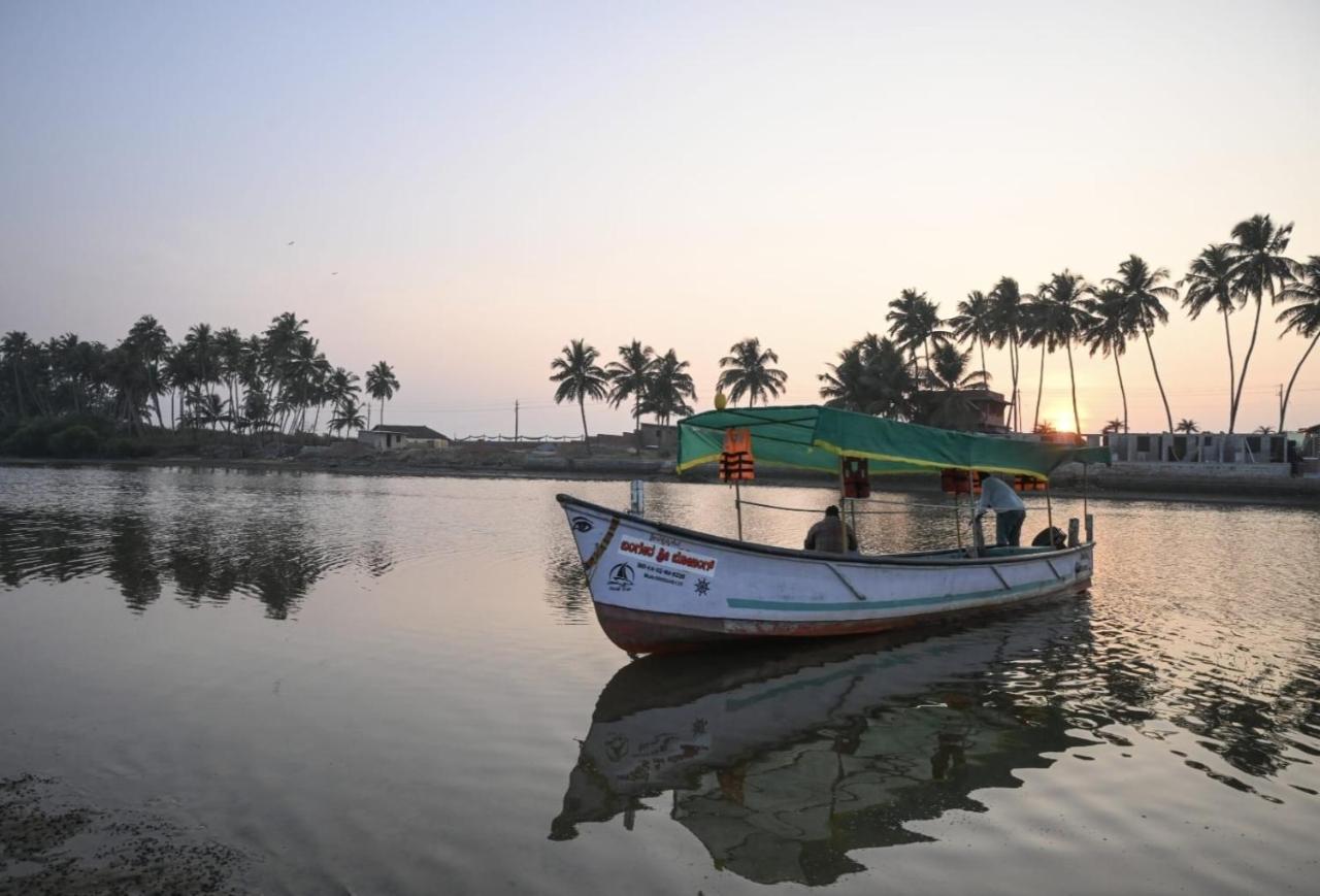 Reunion Ocean Tides Hotell Udupi Exteriör bild